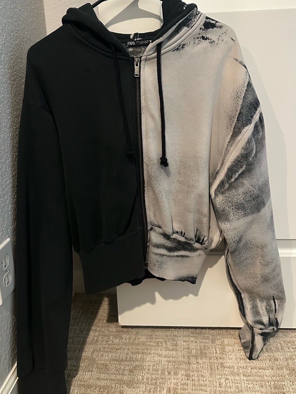 Zara split-colored cropped zip up hoodie